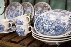 Aparelho de Jantar e Chá 20 Peças Biona Cena Inglesa em Cerâmica – Branco/Azul