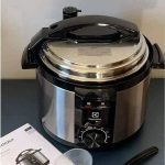 Panela de Pressão Elétrica Electrolux PCE20 900W – 5L Timer Controle de Temperatura