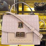 Bolsa Vizzano Estruturada Tachas Monograma Feminina