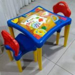 Conjunto de Mesinha com 2 Cadeirinhas – Oficina de Criações – Xalingo