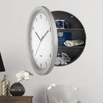 Seguro para relógio – Relógio analógico operado por bateria de 25 cm com parede escondida segura para joias, dinheiro, objetos de valor e muito mais por Trademark Home (Prata)