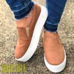Tênis slip on suede sola alta bege