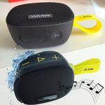 Caixa de Som WAAW by ALOK ME 100SB Speaker Bluetooth e Cartão de Memória, 12 Horas de Reprodução, Resistente à Água IPX6 e Hands Free, Preto e Verde, Pequeno WAAW0002