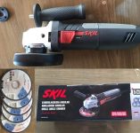 Esmerilhadeira angular Skil 9004 4 1/2″ 830W 127V com 5 Discos