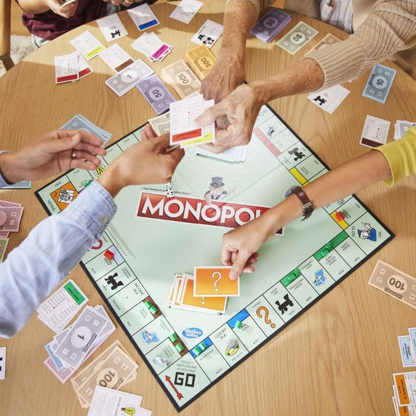 Brinquedo Jogo Hasbro Gaming Monopoly - Jogo para a família. De 2 a 6  jogadores - C1009 - Hasbro, Verde/Vermelho