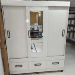 Guarda-roupa com Espelho 3 Portas – de Correr 3 Gavetas Araplac Cairo