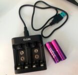 Recarregador de pilhas AA/AAA/9V 46RSCUSB0000 Elgin