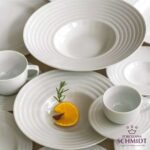 Serviço de Jantar e Chá 20 peças em Porcelana. Modelo Redondo com Relevo Arcos. Fabricado pela Schmidt