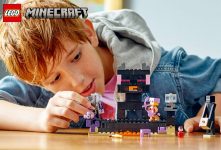 LEGO Minecraft A Arena do End 21242 (252 Peças); Conjunto de Construção