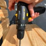 Titanium Parafusadeira A Bateria CARBON 21V Sem Fio com Carregador Bivolt com Maleta e 2 Acessórios