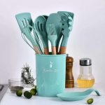 Jogo Kit Com 12 Peças Utensílios De Cozinha Colheres Espatulas Pegador Silicone Copo Suporte