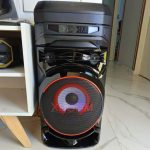 Caixa Acústica LG Xboom RNC5 – Multi Bluetooth, Graves Potentes, Entrada de Microfone e Guitarra