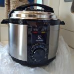 Panela pressão elétrica Electrolux capicade 5L