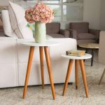 Duas Mesinhas De Canto Redonda Retrô Tripé Lateral