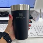 Stanley – Copo de cerveja isolado, copo empilhável Stay Chill de 473 ml