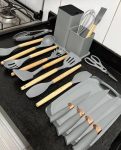 Conjunto de  Utensílios de Silicone com Cabo de Madeira e Kit de Facas com Tábua 19peças