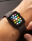Apple Watch Series 3 (GPS) – 38mm – Caixa cinza-espacial de alumínio com pulseira esportiva preta