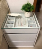 Mesa de Cabeceira Casa D Belize com 3 Gavetas e Tampo de Vidro – Amêndoa/Fendi