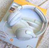 Headphone Philips Série 2000 – TAUH201WT/00 com Microfone Branco