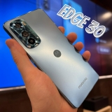 Smartphone Motorola Edge 30 256GB Rosé 5G – Octa-Core 8GB RAM 6,5” Câm. Tripla + Selfie 32MP