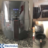 Fritadeira Elétrica sem Óleo/Air Fryer Electrolux – Digital Experience EAF20 Grafite 3,2L com Timer