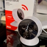 Câmera Inteligente Wi-Fi, Sensor de Movimento e visão noturna, Compatível com Alexa Echo Show, Steck, Branca