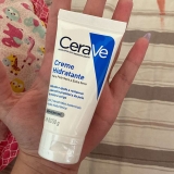 CeraVe, Creme Hidratante Corporal, com textura Cremosa e Ácido Hialurônico