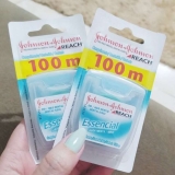 Fio Dental Essencial Menta JOHNSONS REACH 100M