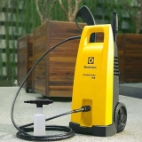 Lavadora de alta pressão Electrolux 1400W 1800PSI gratis engate rápido lava jato potente econômico preto e amarelo EWS30 127V