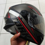 Capacete Moto R8 Pro Tork Fechado 58 Preto/Vermelho Viseira Fumê