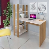 Escrivaninha com Estante Lateral MATCH cor Off White/Carvalho – Artely