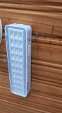 Luminária De Emergência 30 LEDS 2W Elgin Bivolt Bateria até 6 horas
