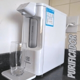 Purificador de Água Gelada Fria e Natural Elétrico Compacto Eletronico placa Electrolux Filtro refil 6 meses ou 3000l Painel Touch Bivolt Branco PE12B