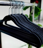 Cabide Veludo Premium Preto Adulto Kit 10 Peças Maxx