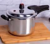 Panela De Pressão Fechamento Externo Polida 4,5 Litros Cor Prateado