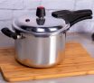 Panela De Pressão Fechamento Externo Polida 4,5 Litros Cor Prateado